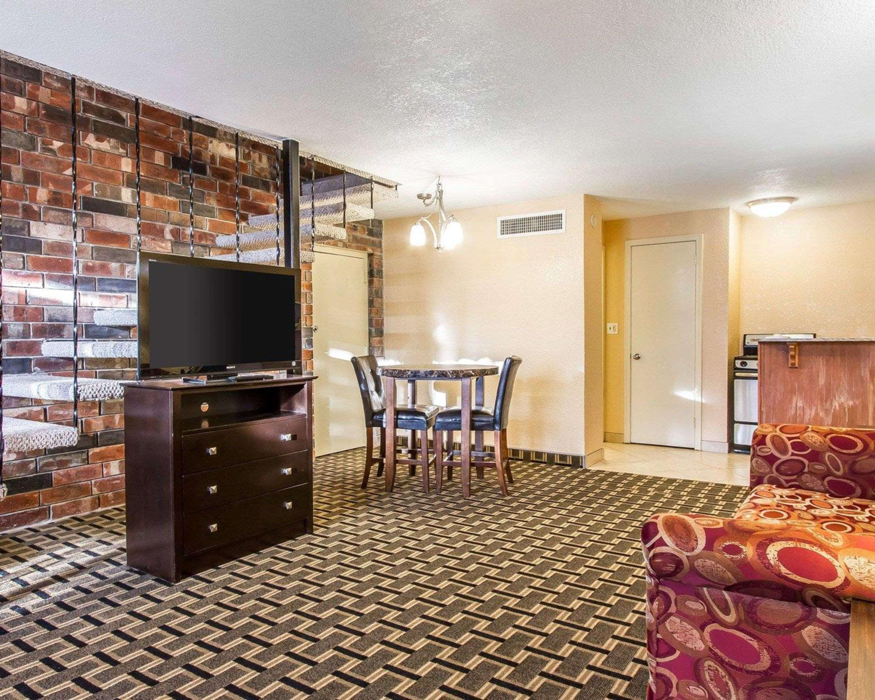 Quality Inn Ada Near University מראה חיצוני תמונה